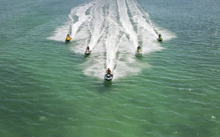 rutas-en-moto-náutica-salou-port-calafat-disfrutar-a-gran-velocidad