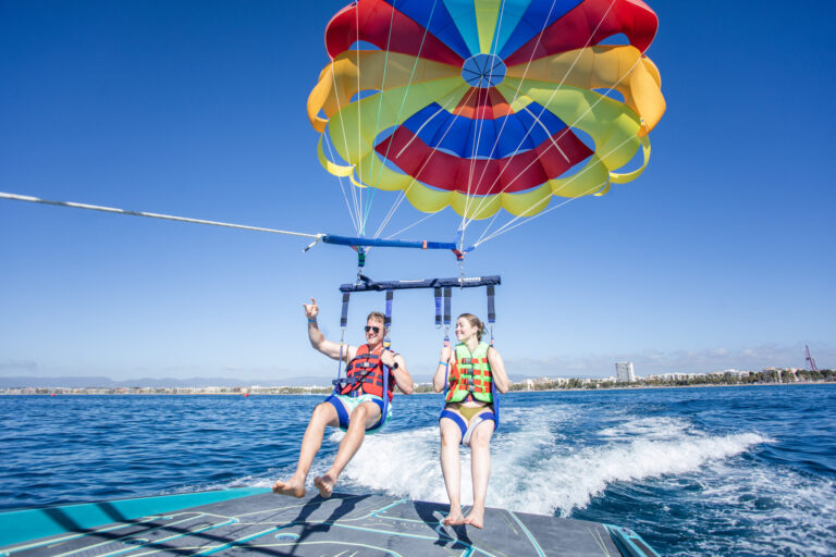 parasailing-salou-costadaurada-fly-parasailing-salou-beach-nauticparc-vuela-sobre-el-mar-mediterraneo-